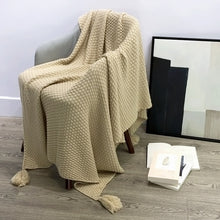 Load image into Gallery viewer, Nordic Fashion Knitted Ball Sofa Blanket
